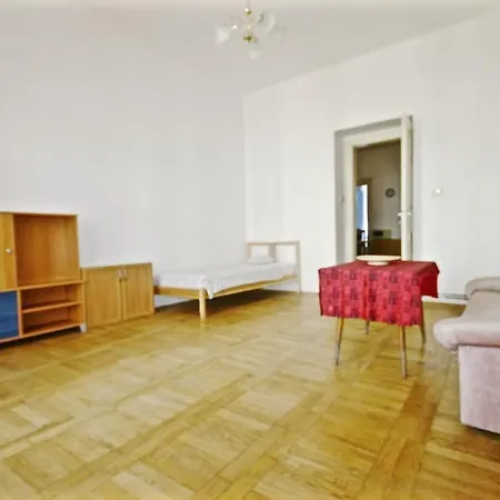 Private Flat 7 Mins To Center Prag